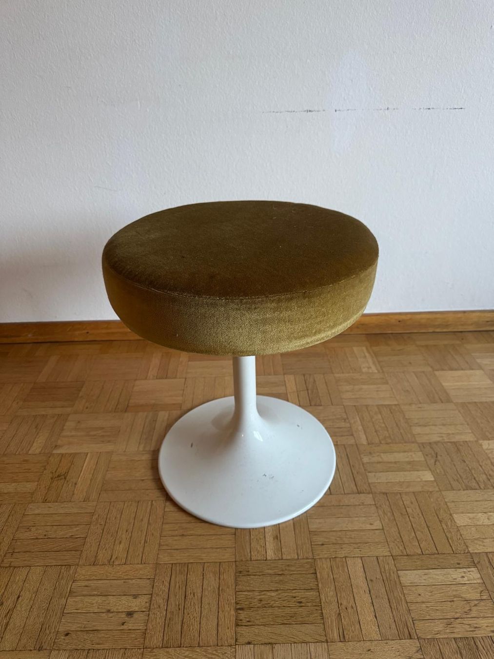 Sgabelli: Hocker tulip – Usato da Zürich venduto da omni64 2