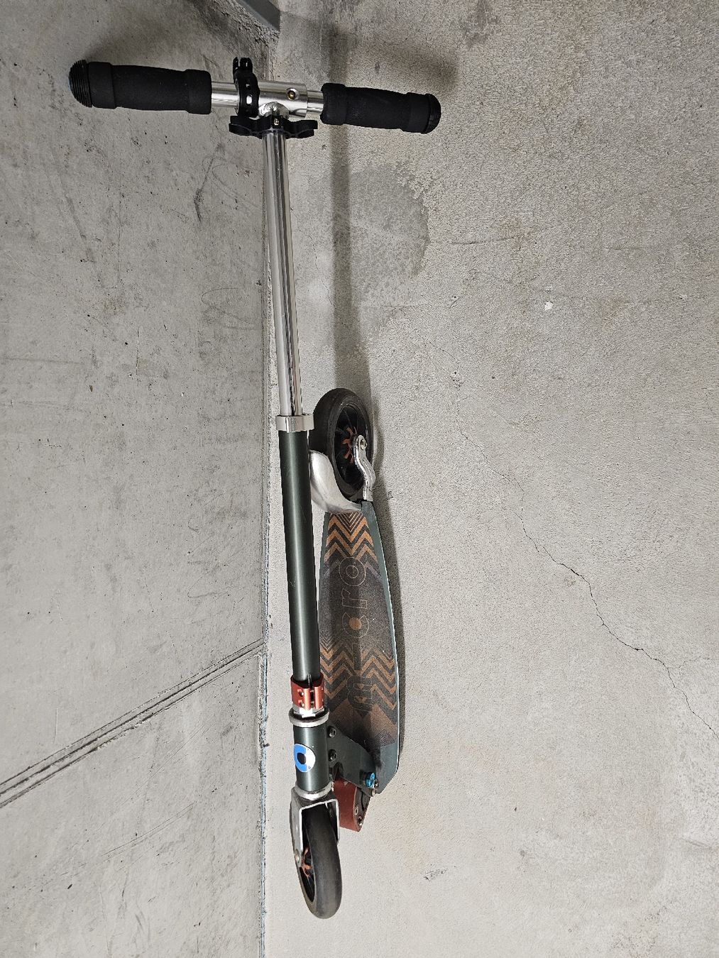 Scooters: Micro Scooter black orange used condition – Gebraucht aus Gümligen von Patrycjusz 1