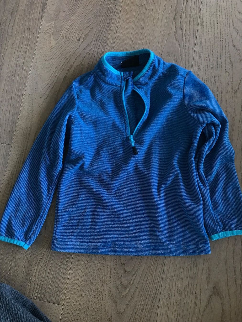 Maglioni & Felpe: Pullover Fleece Mädchen Grösse 104 - Trevolution – Usato da Zürich venduto da Aez.01