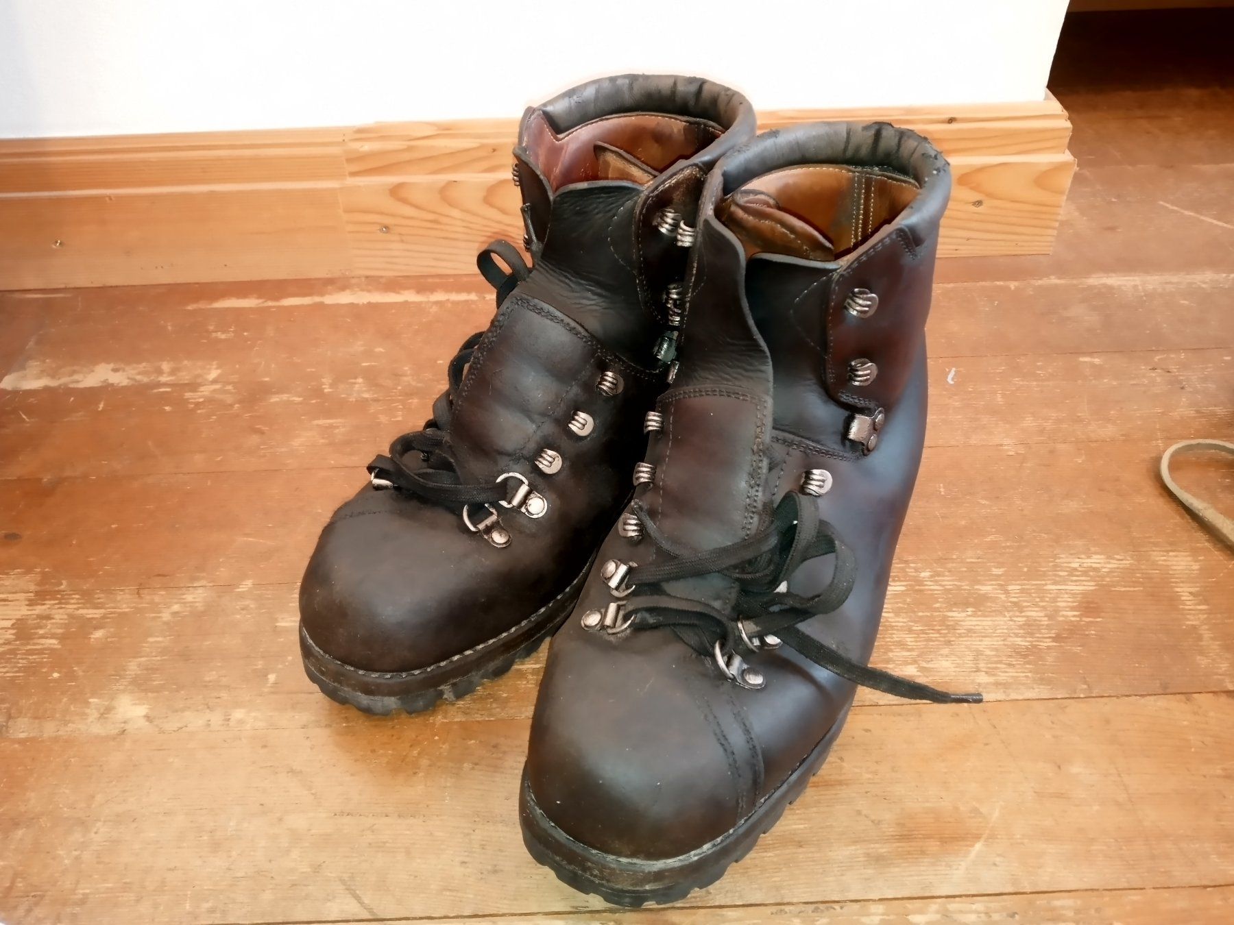 4Riders Scarpe da uomo: Militarschuhe Schweizer Armee grosse 29 – Usato da Prez-vers-Siviriez venduto da Monija70