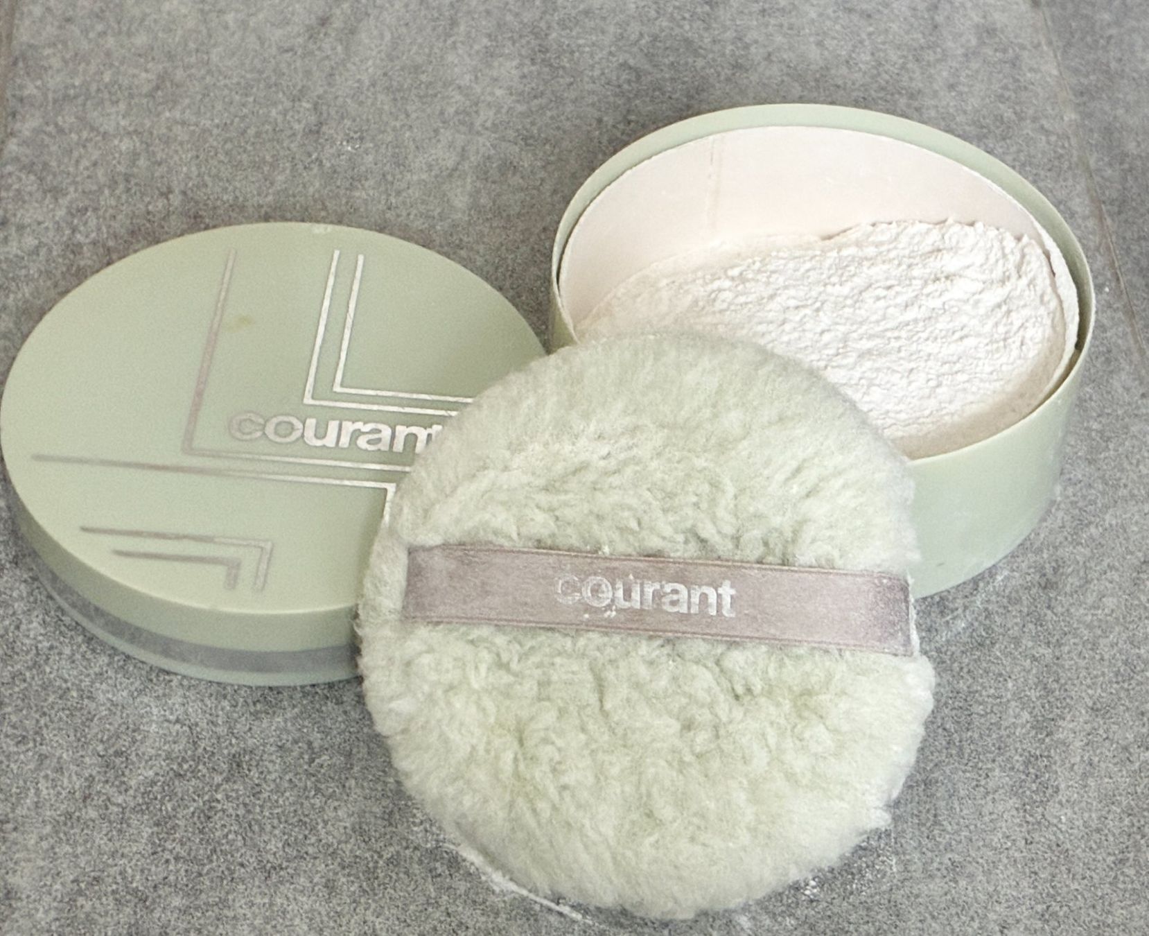 Altro per la cura del corpo: Vintage Körperpuder HELENA RUBINSTEIN "Courant" – Usato da Kloten venduto da Nephty 7