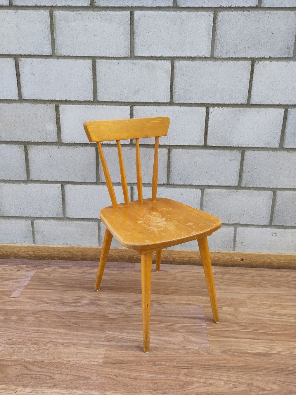 Sedie: Kinderstuhl aus Holz – Usato da Düdingen venduto da Irmas_Atelier