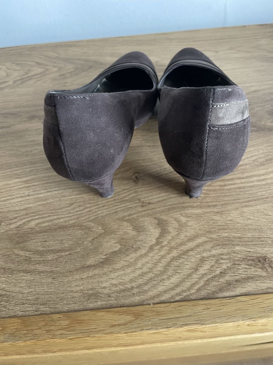 Scarpe da donna: Escarpins élégants Tiro en daim marron – Usato da Blignou (Ayent) venduto da Ctomy