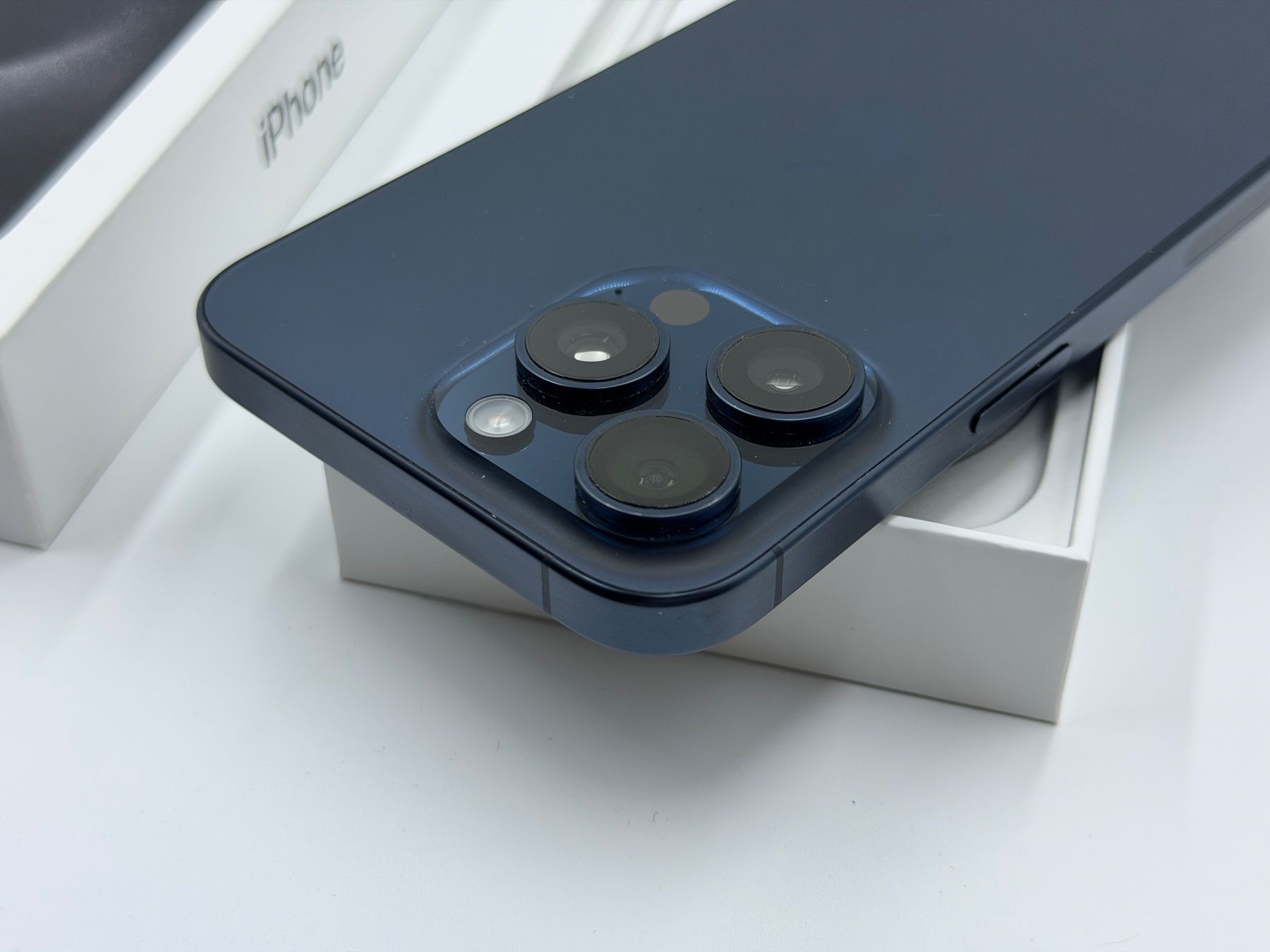 Apple Telefoni cellulari / Smartphones: Apple iPhone 15 Pro Max - 512 GB – Usato da Chur venduto da ReplaceHub 2