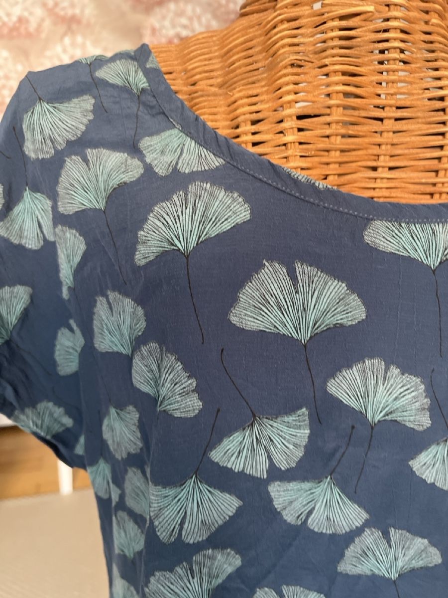 Tops: Masai Oberteil Ginkgo Muster, M – Gebraucht aus Solothurn von Bobesch08 2