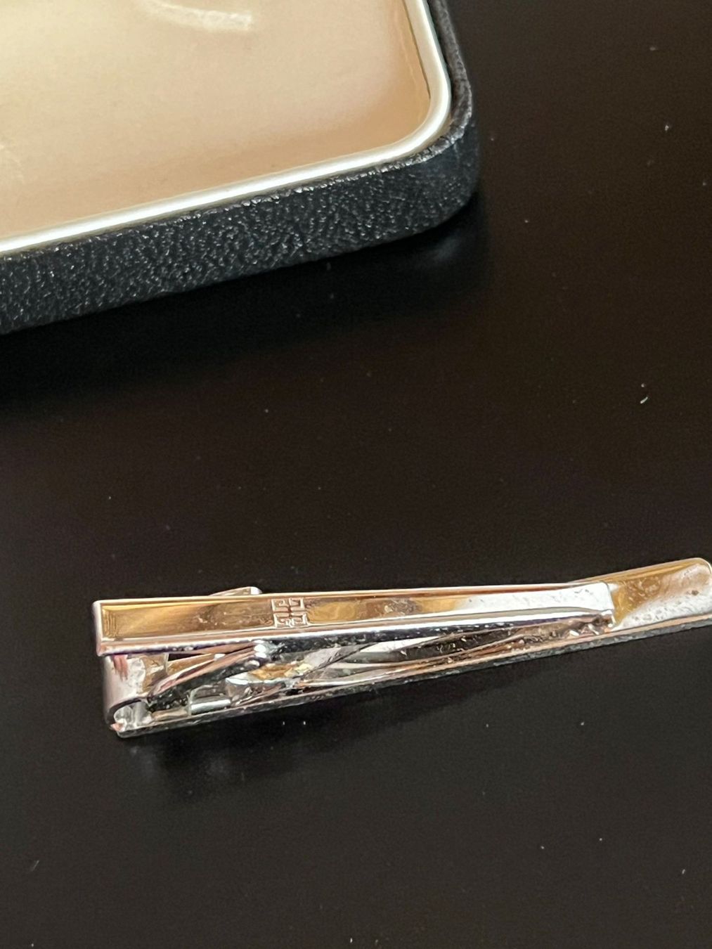 Givenchy Broschen & Nadeln: Givenchy Krawattenklammer mit Fremdetui – Neu (gemäss Beschreibung) aus Winterthur von Dejv 3