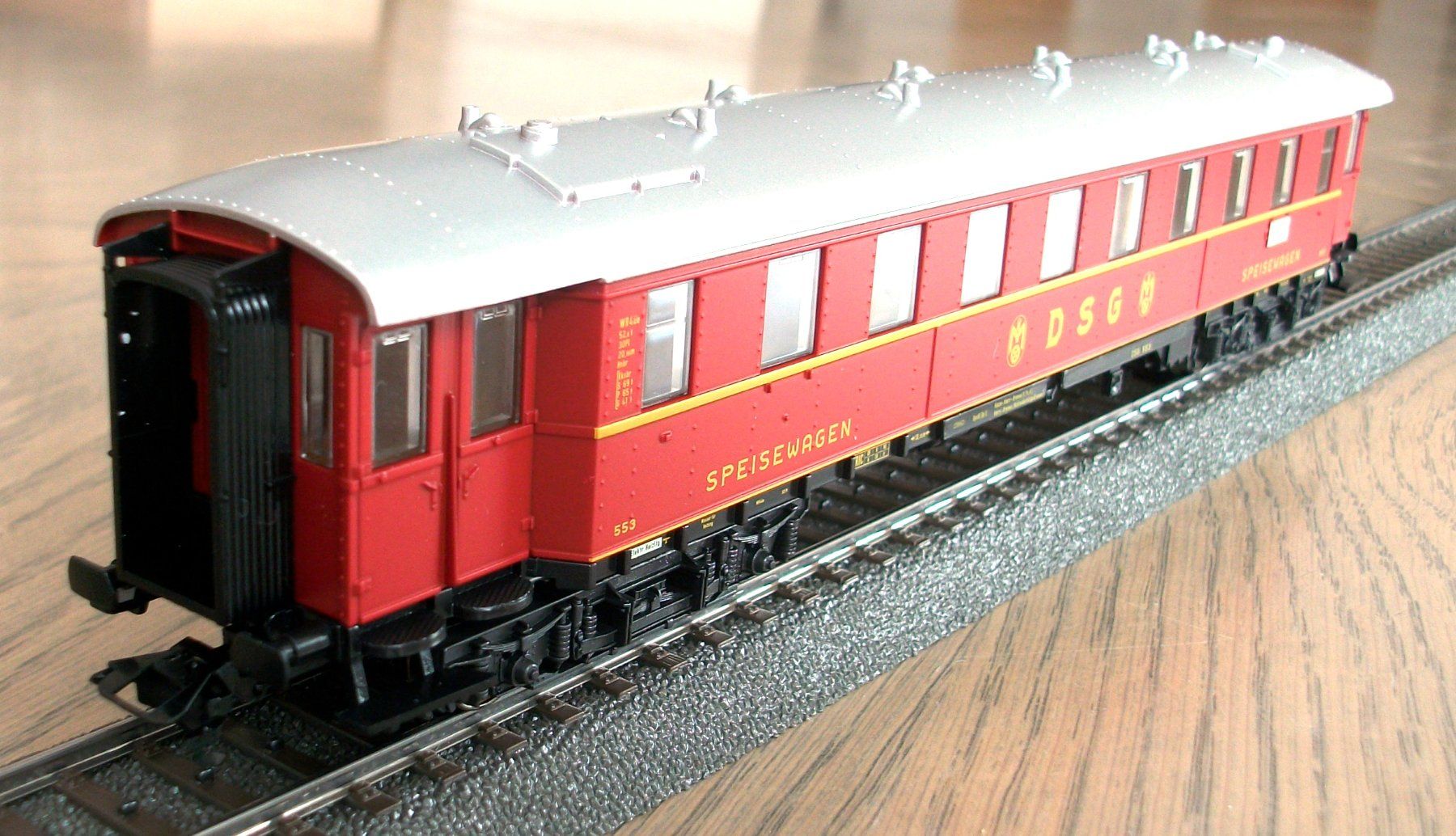 Märklin Modellini di ferrovie: DSG-Speisewagen rot; neu – Nuovo (secondo la descrizione) da St. Moritz venduto da Manu7500 2