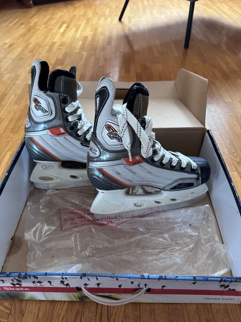 Schlittschuhe: Kinder-Schlittschuhe Grösse 33 – Gebraucht aus Dielsdorf von Gioma06 2