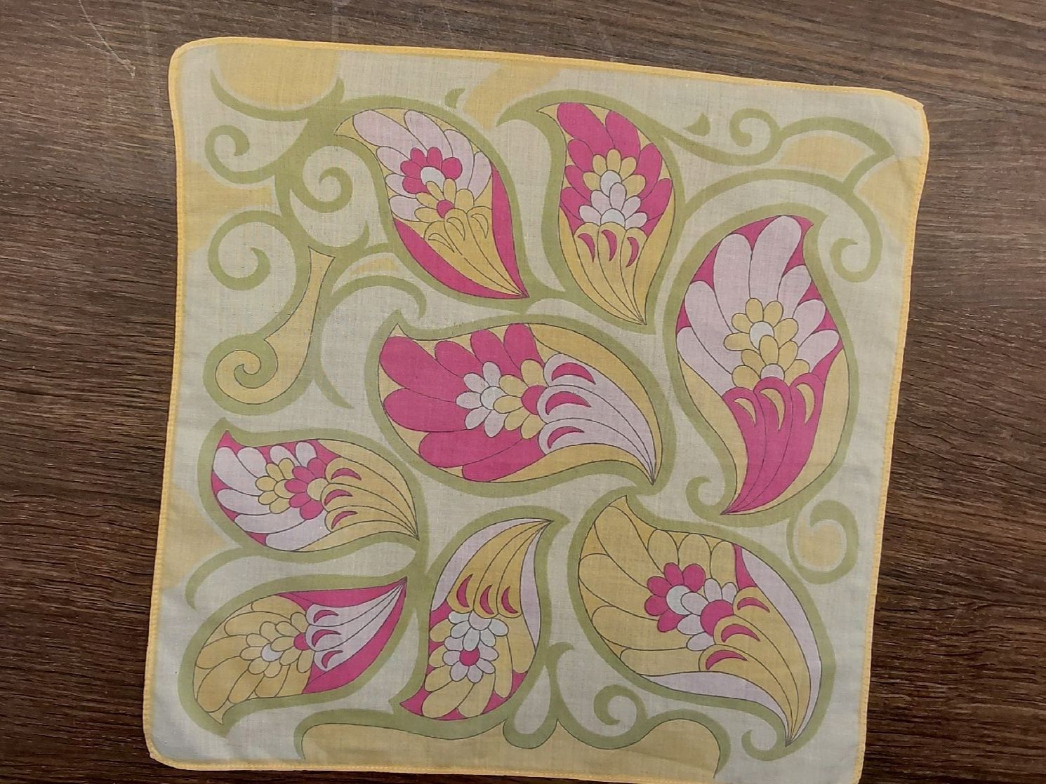 Autres vêtements & accessoires: Taschentuch Motiv Blumen – Neuf (Voir description) à Köniz par scopello12