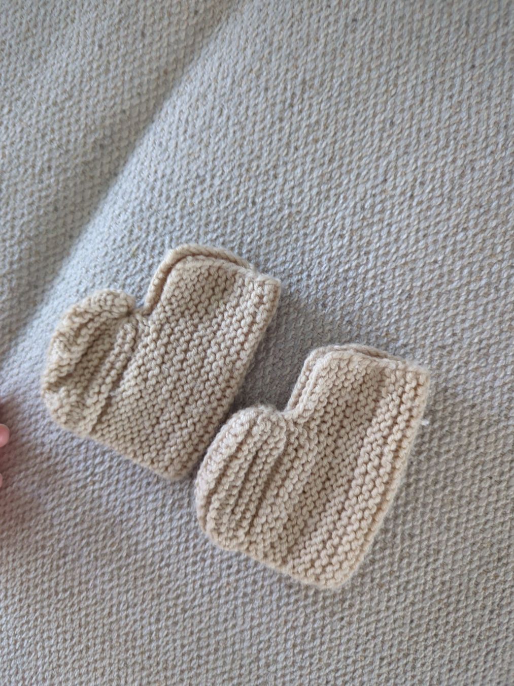 Calze per bambini: Handgestrickte Babyschuhe, Neugeborene – Nuovo (secondo la descrizione) da Zug venduto da sunshinestateofmind 1