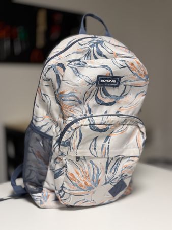Sac à dos Dakine motif floral utilisé bon état