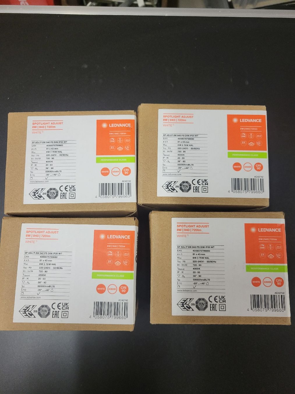Lampen: 4er Set Eibauspots LEDVANCE 8W, 940, 720lm, Dimmbar – Neu und originalverpackt aus Alpnach Dorf von str_jdw2 1