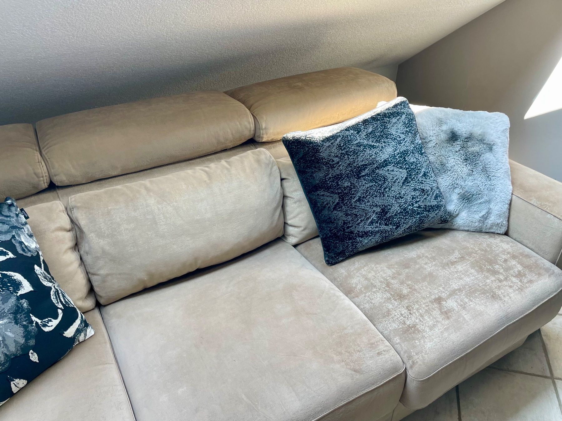 Sofas: Canapé d'angle beige avec extension lit – D'occasion à Puidoux par Puidoux01 1