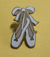 Pin Süsse Ballett Schuhe , Vintage Stil, Top Zustand!