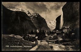 AK Lauterbrunnen, Ortsansicht mit Staubbach-Wasserfall