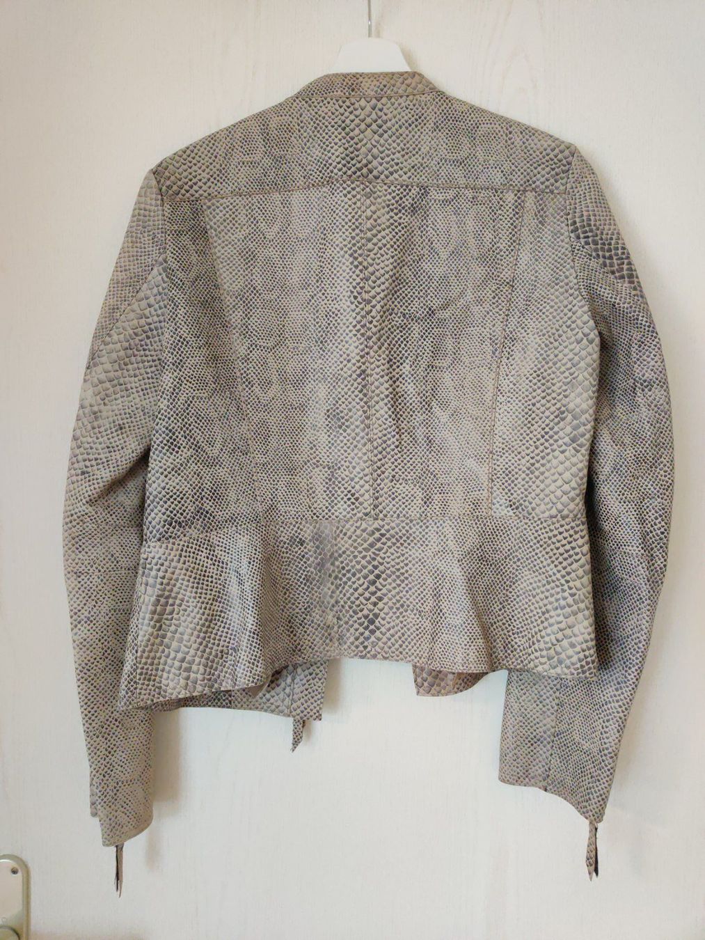 Luisa Cerano Giacche: LUISA CERANO Lammnappa-Lederjacke Schlangenoptik – Usato da St. Gallen venduto da secondhandy111 4