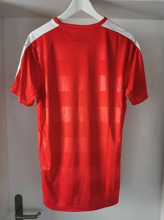 Puma Canottiere & Pantaloni: Schweizer Fussballtrikot Puma Grösse M – Usato da Scheuren venduto da JanaBuerki 1