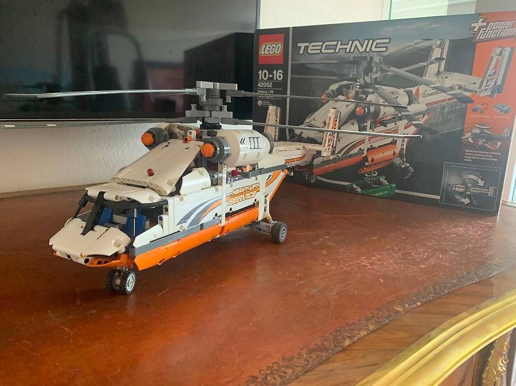 Lego Jeux de construction: Lego Technic Schwerlast Helikopter 42052 – D'occasion à Buonas par kev_bs7h 2