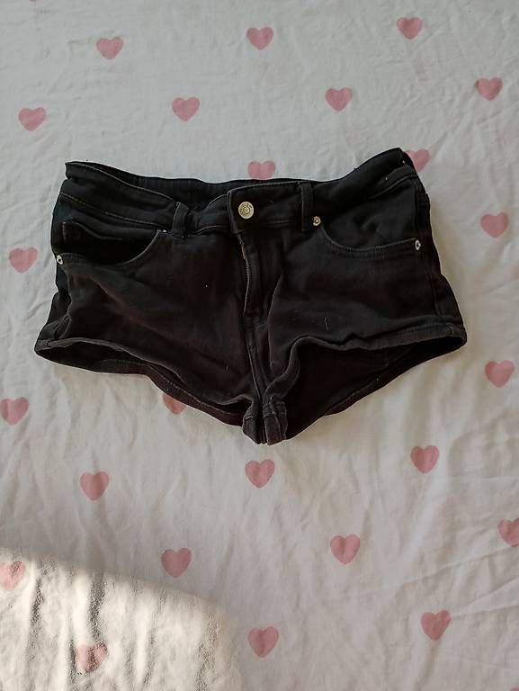 Hosen: Sehr kurze hose – Gebraucht aus Gelterkinden von leo_9z8m