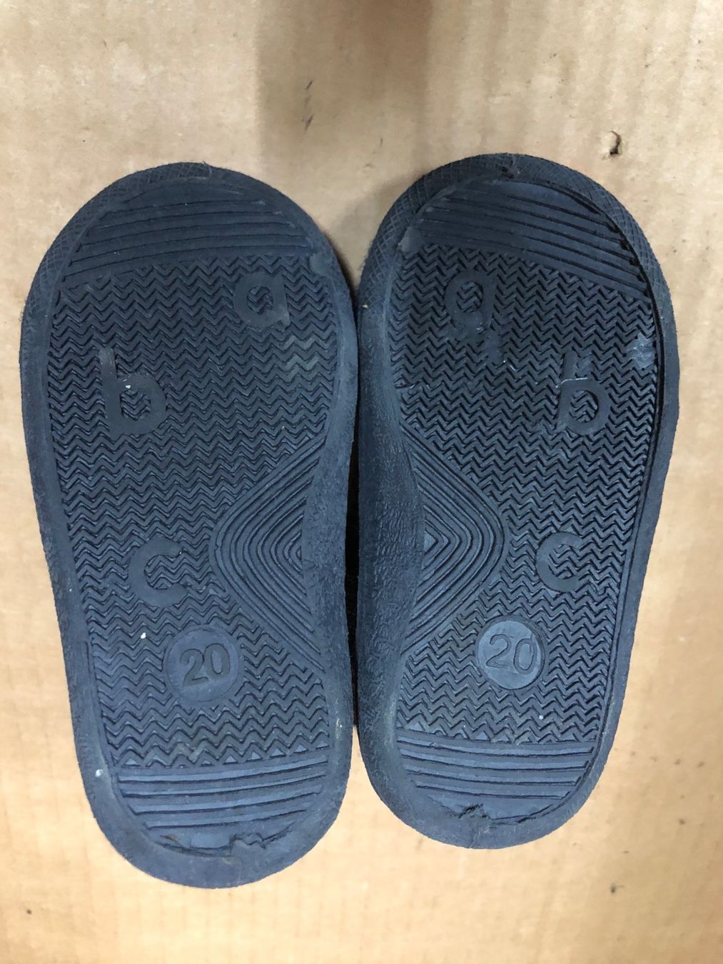 Scarpe per ragazzi: Hausschuhe (Finken) Affe Grösse 20 – Usato da Eschlikon TG venduto da RamonaSt 4