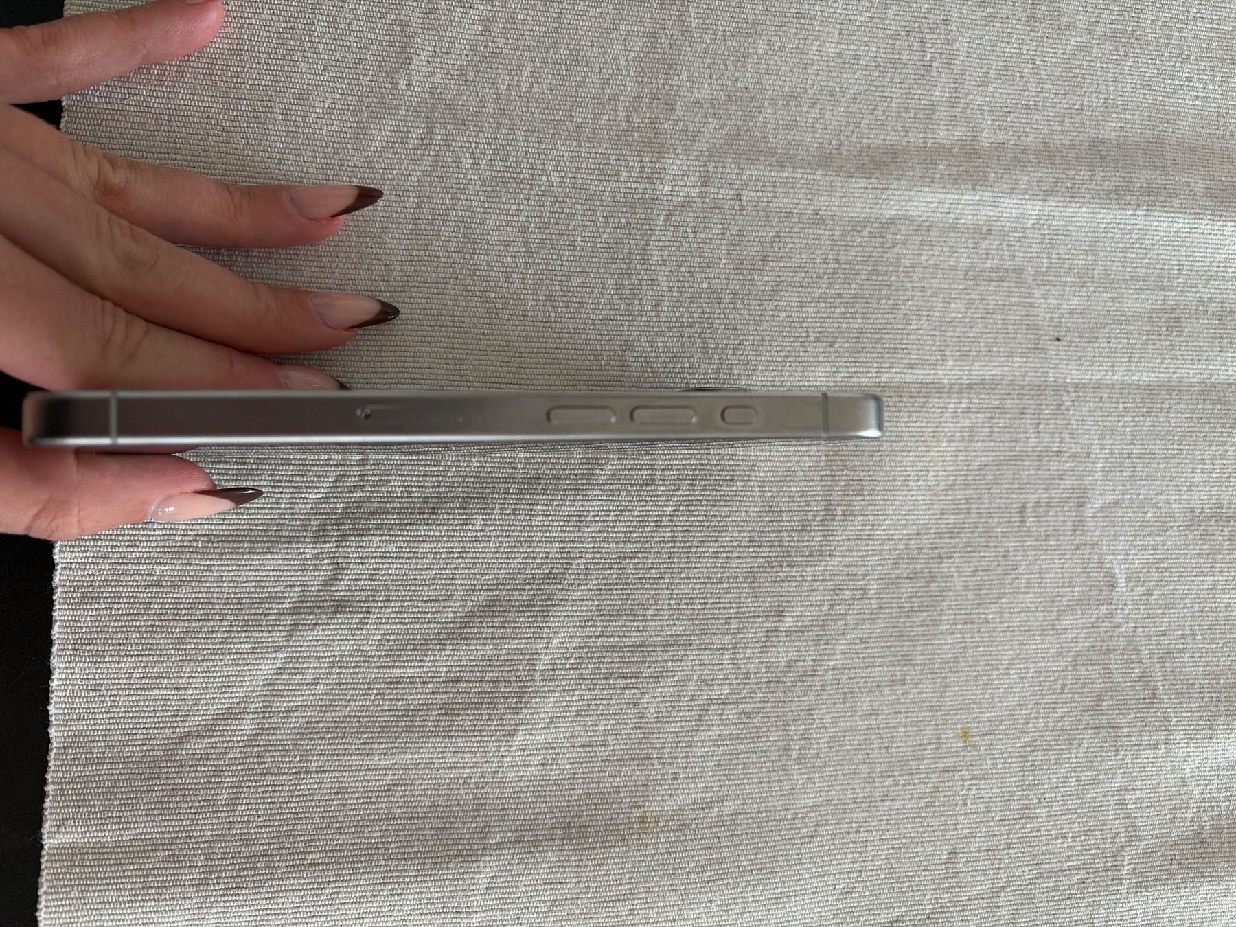 Apple Telefoni cellulari / Smartphones: Apple iPhone 15 Pro weiss – Usato da Wolfwil venduto da Melanie1325 3