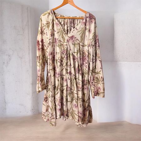 Sommerliches Kleid mit Blumenmuster