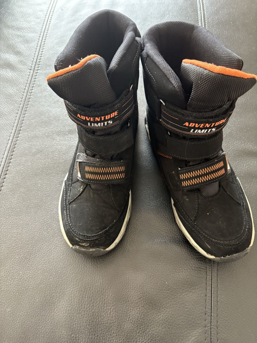 Scarpe per ragazzi: Winterstiefel, Gr. 36, Schwarz, Kinder – Usato da Beromünster venduto da msklef