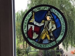 Glasmalerei zum Gedenken General Guisan