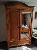 Kleiderschrank Massivholz mit Spiegel gutem Zustand