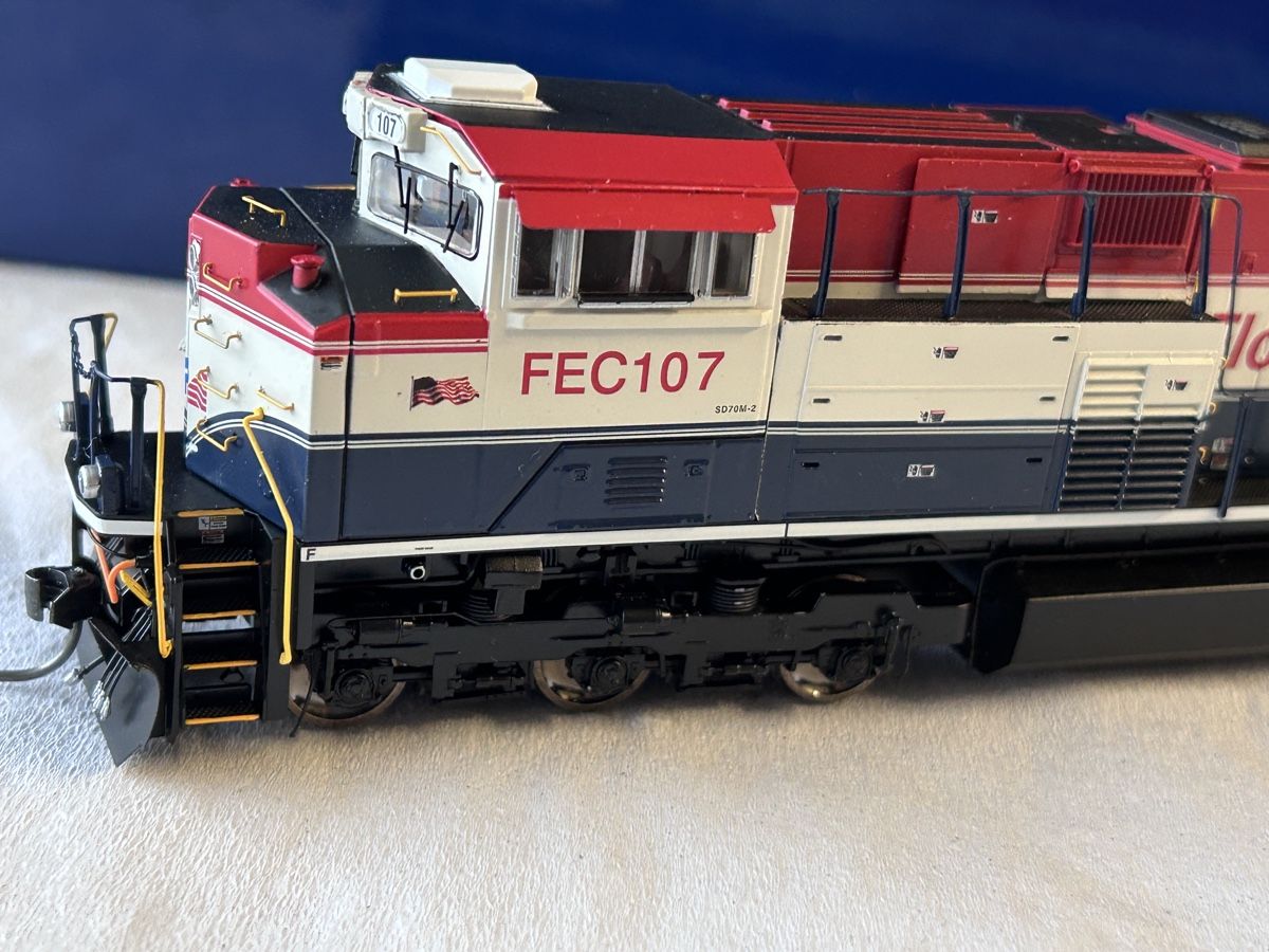 Athearn Modelleisenbahnen: SD70M-2 FEC #107 – Neu (gemäss Beschreibung) aus Leuzigen von pierrot-ho 2