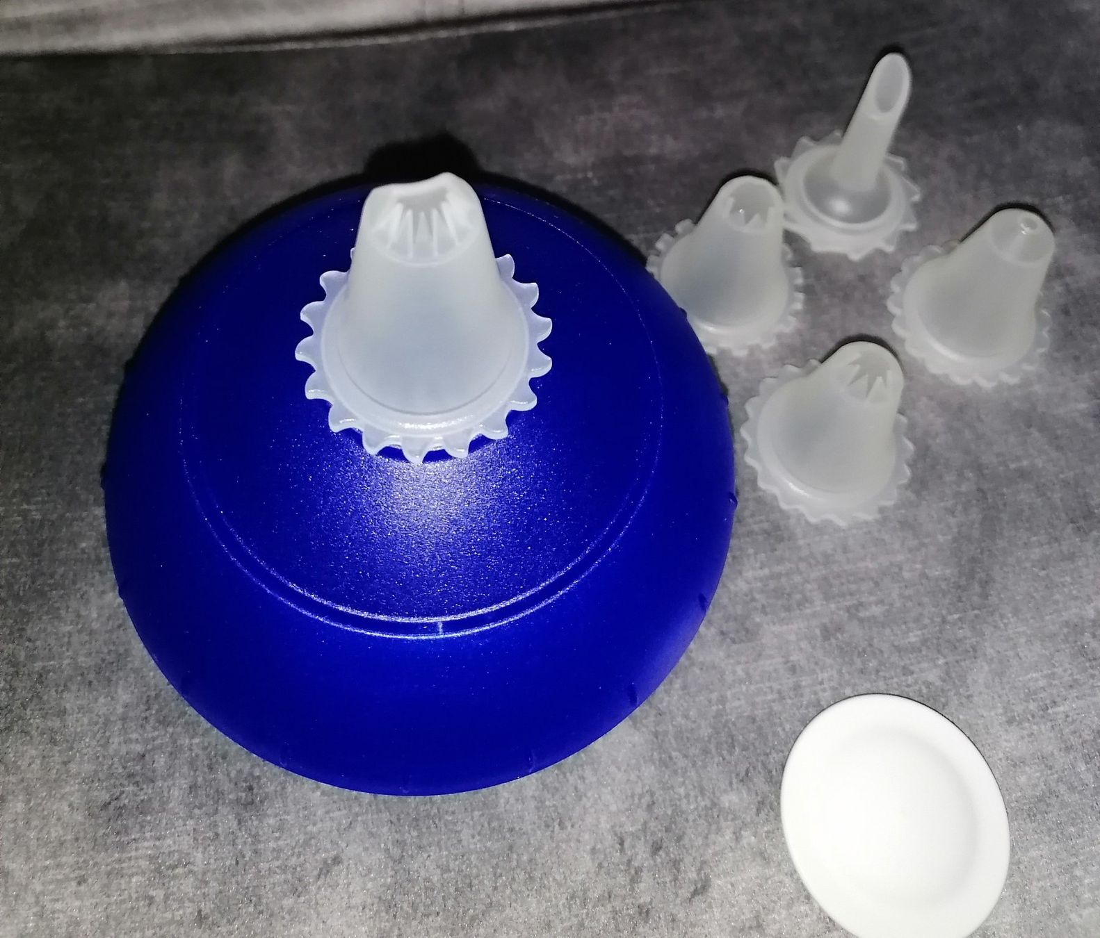Tupperware Küchengeräte: Tupperware Chantilly et crème / Sahne und Cremes – Neu (gemäss Beschreibung) aus Corcelles-près-Payerne von RxOne_Krs