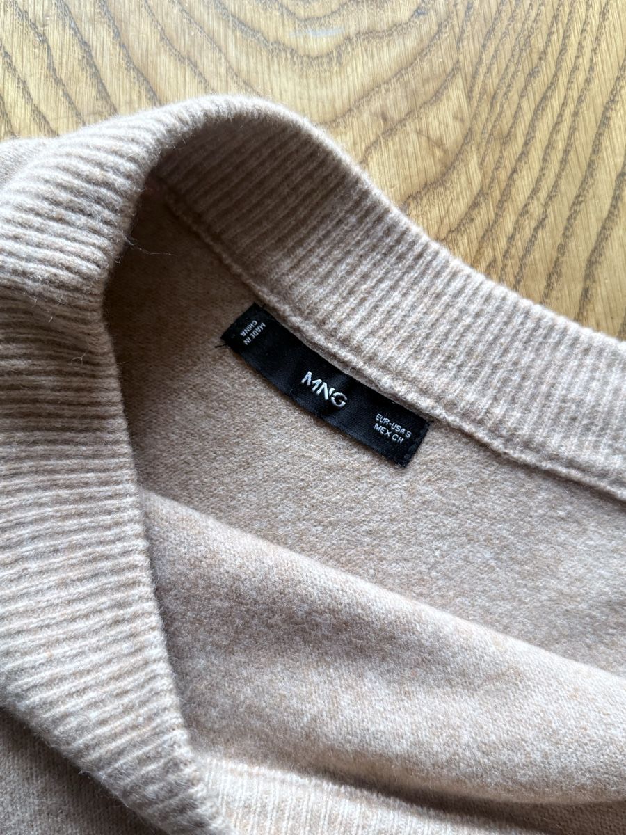 Mango Maglioni & Felpe: Mango Pullover beige einarmig Grösse S guter Zustand – Usato da Siebnen venduto da koschitoschi 1