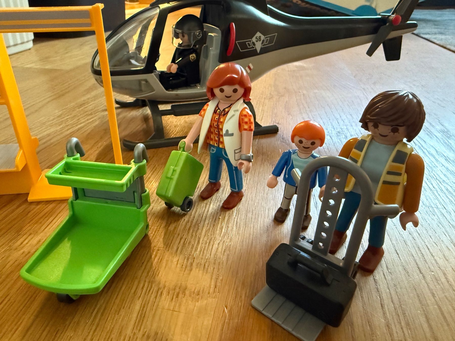 Playmobil Giocattoli: Flughafen Zubehör Playmobil – Usato da Winkel venduto da gatta 2