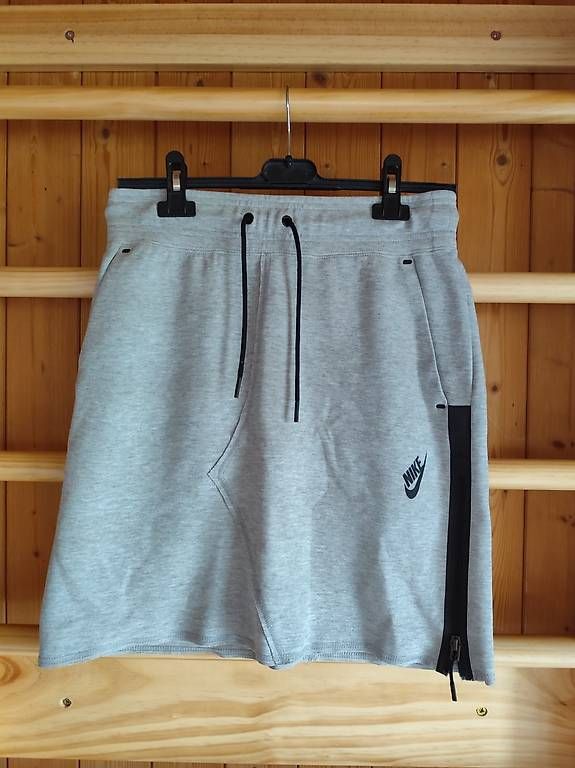 Lotti di vestiti: Nike & Puma sportbekleidung – Usato da Thörigen venduto da imo_5f9y 2