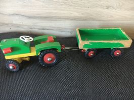 Traktor mit Anhänger aus Holz gemeinsam ca. 40 cm lang