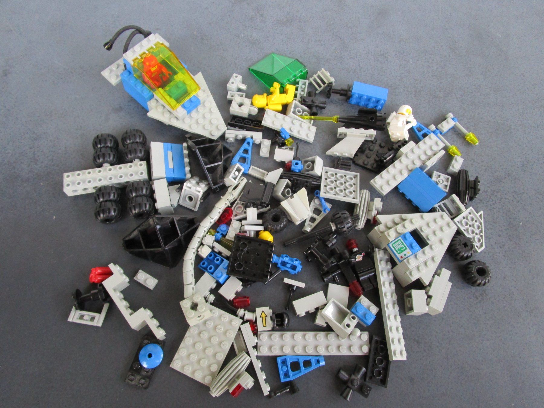 Lego Kit di costruzioni: LEGO Mond / Space Sets mit 4x Platten – Usato da Rapperswil SG venduto da Ralphy 3