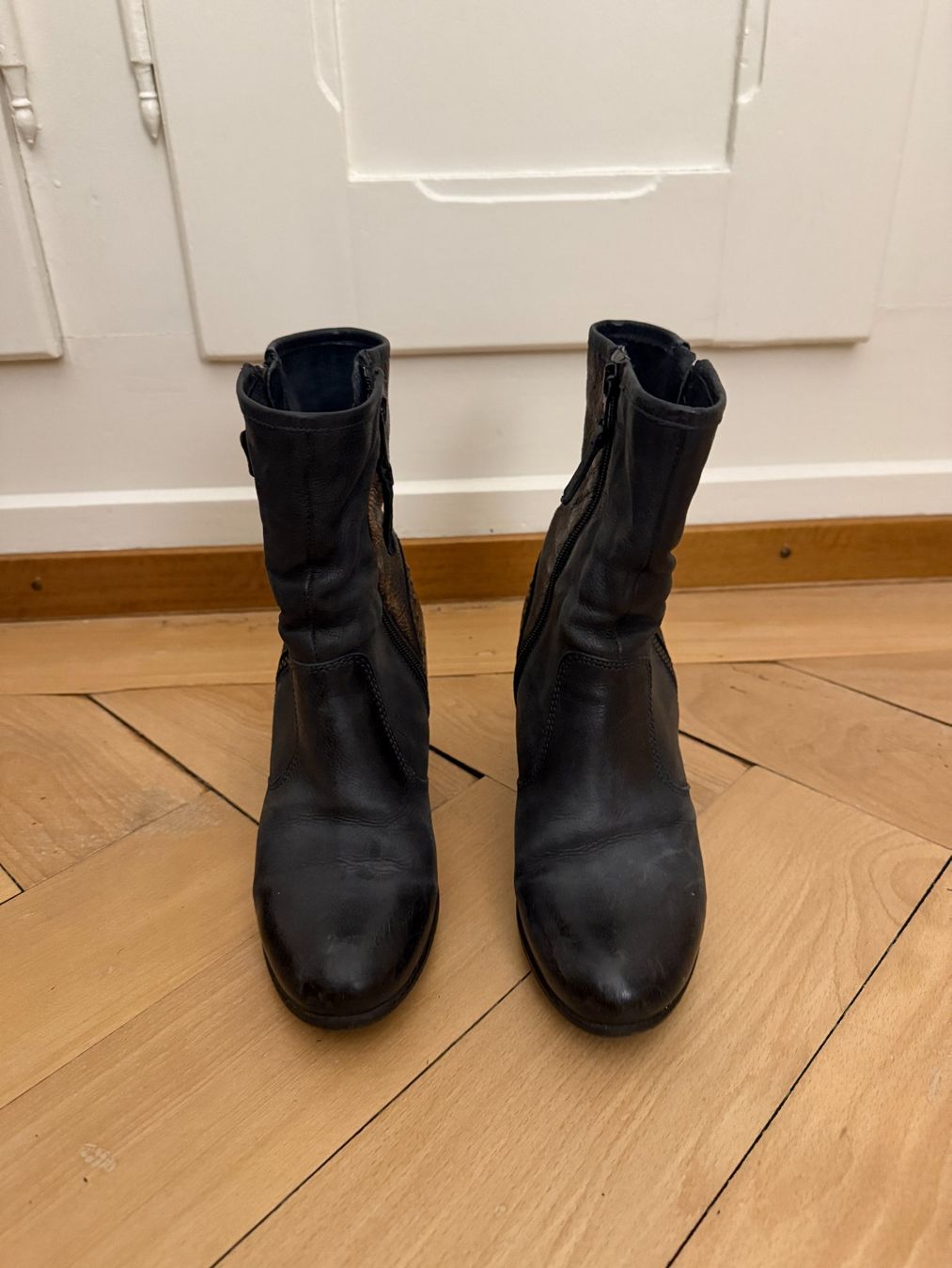 Scarpe da donna: Leder Stiefel schwarz-kupfer 38 – Usato da Zürich venduto da Diazaio 1
