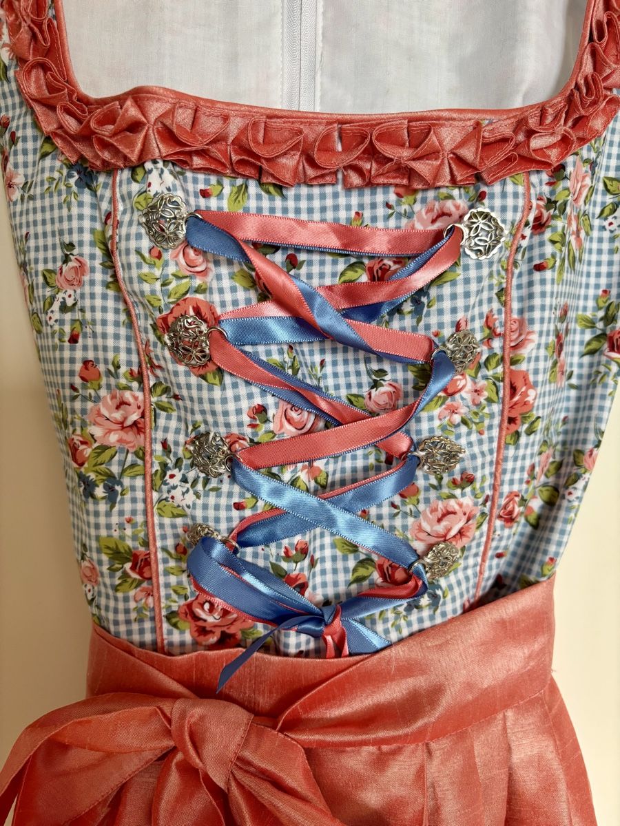 Robes: Dirndl Trachtenkleid Blumenmuster kariert  – D'occasion à Uetikon am See par ansi2601 2