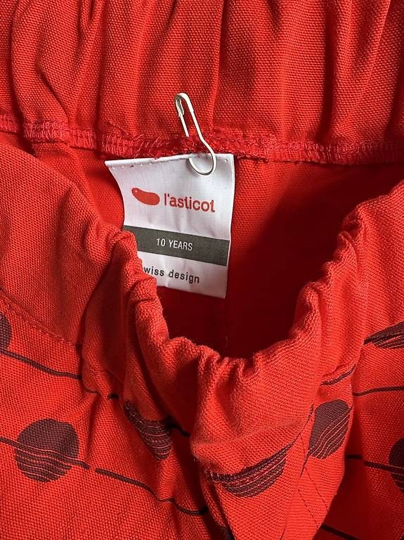 Pantalons: Short l'asticot 8-10 ans – D'occasion à Genève par sandram02 1