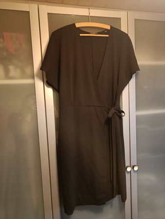 Kiomi Wickelkleid Grösse 40
