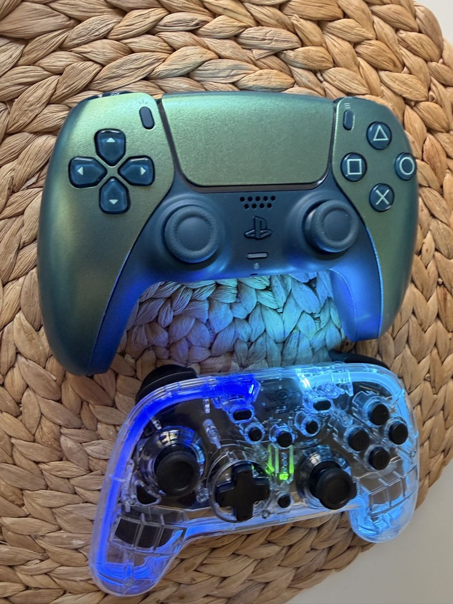 Systèmes de contrôle: Two Controllers, PS5 original and one custom, clear shell – Neuf (Voir description) à Genève par aki_xbk9 6