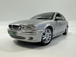 Jaguar X-Type 3.0 1:18, silbrig, MAISTO 