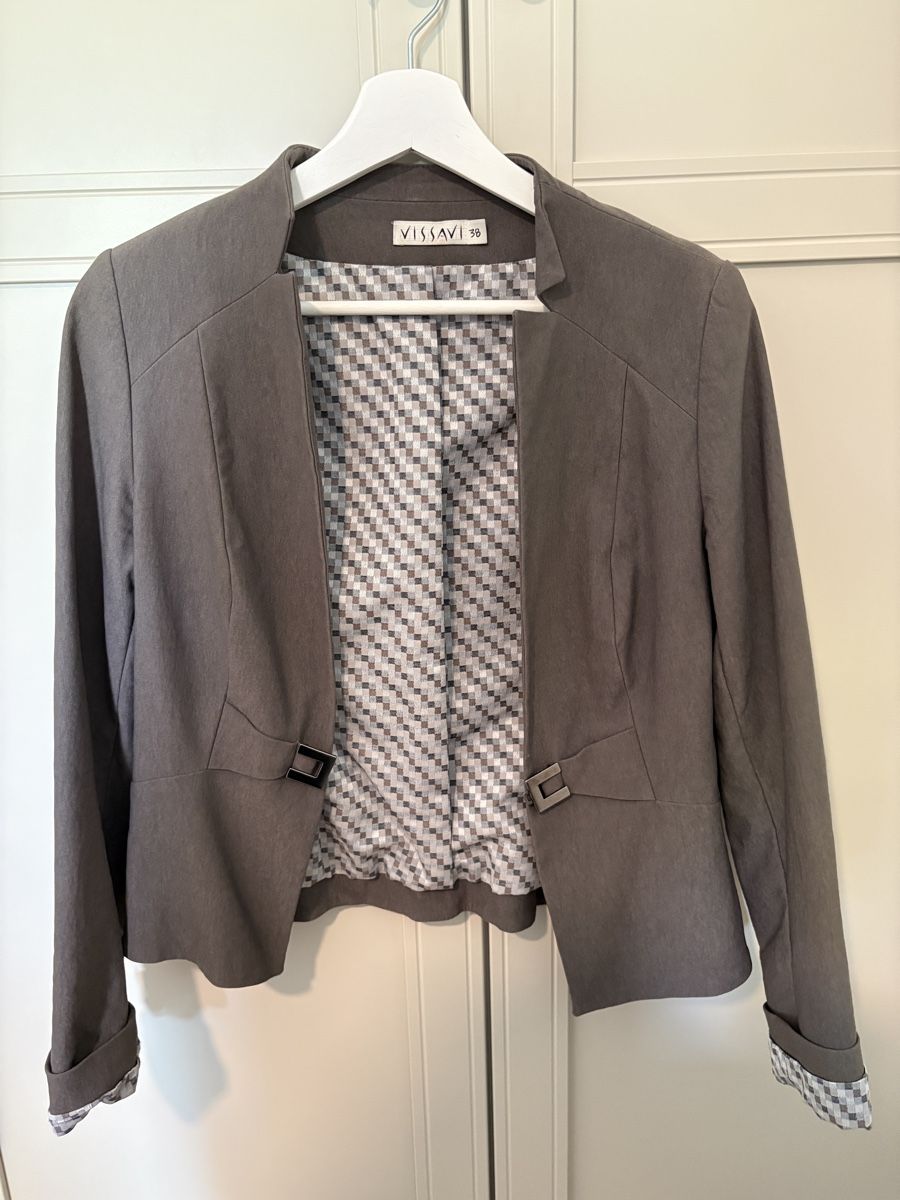Vestes: Grey viscose veste 38 – D'occasion à Rolle par gos_2xy5