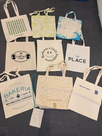 9 Stk. Tragetaschen und 1x Handy Tasche zum Umhängen