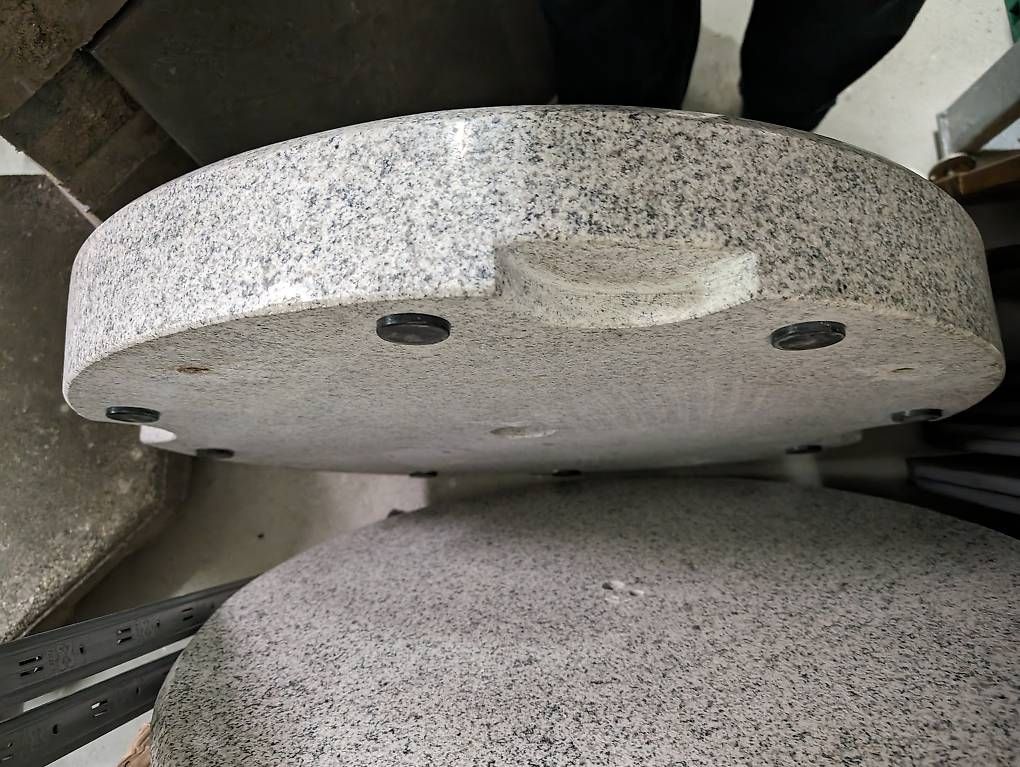 Altro: Granitsockel Schirm – Usato da Basel venduto da tintintelefon 1