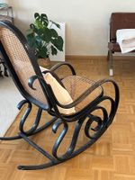 Schaukelstuhl aus Holz und Wiener Geflecht gebraucht
