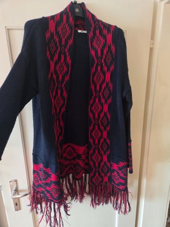 Warme Strickjacke von LTB, Gr. XL, Rot Schwarz, Fransen