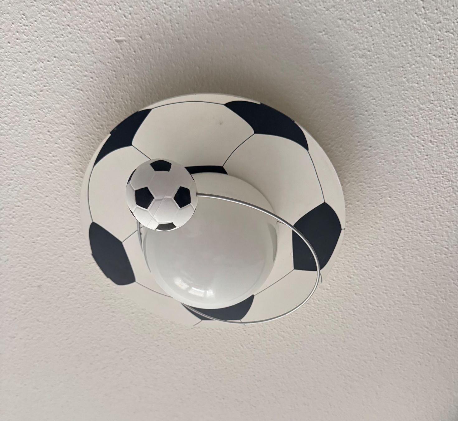 Lampadari & plafoniere: Fussball Lampe - Kinderzimmer Deckenleuchte – Usato da Au ZH venduto da FMRF