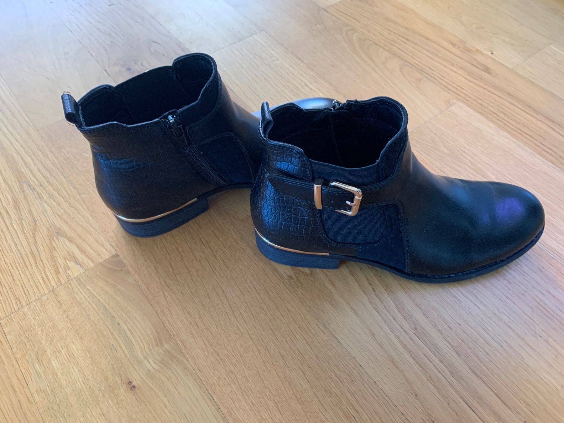 Damenschuhe: Stiefeletten – Neu (gemäss Beschreibung) aus Zürich von Naniiin