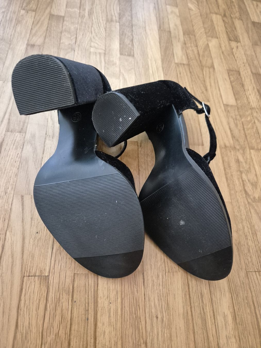 Damenschuhe: Sandales noires EVEN & ODO talon bloc taille 36  – Gebraucht aus Puplinge von melodiieee 2